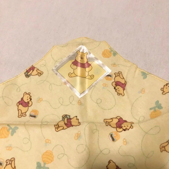 Winnie  the Pooh Baby Swaddles and Hooded Baby Towel Classic Pooh Disney Baby - Picture 15 of 16